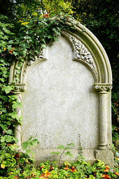 blanco a tombstone - sculpture gothic style grave spooky fotografías e imágenes de stock