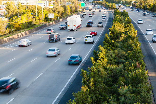 Busy highway Busy australian highway at peak hour speed limit sign australia stock pictures, royalty-free photos & images