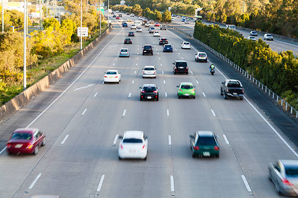 Busy highway Busy australian highway at peak hour speed limit sign australia stock pictures, royalty-free photos & images
