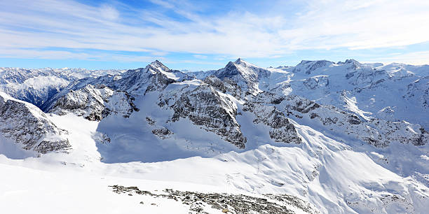 schweizer berge panorama titlis, engelberg - snow winter mountain horizon over land stock-fotos und bilder