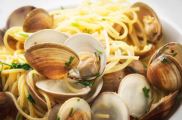 esparguete vongole - clam imagens e fotografias de stock