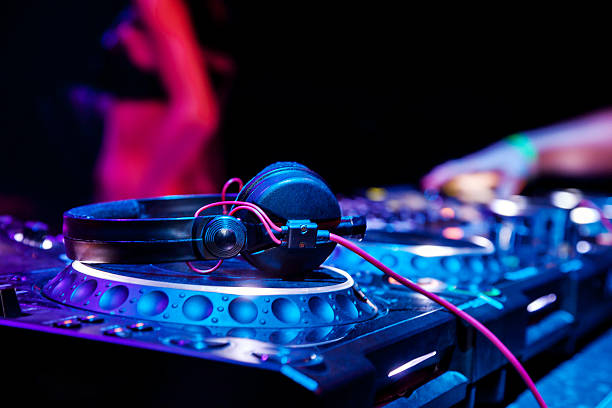istock Dj playing the track 510476662
