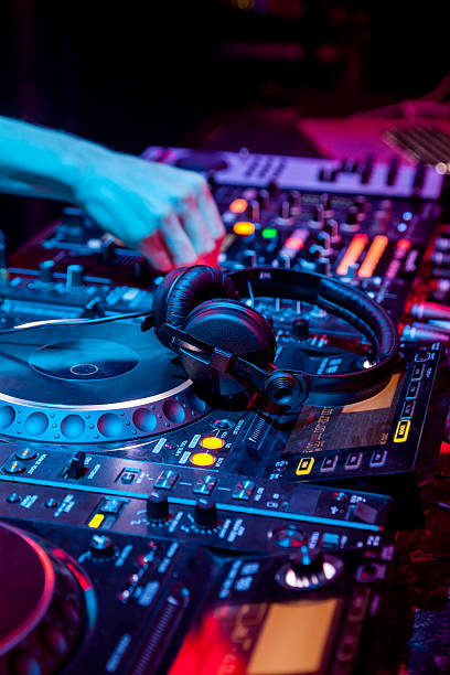 istock Dj playing the track 510476746