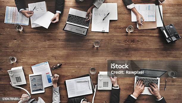 Foto de Empresários Em Reunião De Sucesso De Crescimento Económico Conceito De Alvo e mais fotos de stock de Reunião de negócios