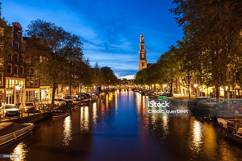 Westerkerk mit alten Häusern - Lizenzfrei Abenddämmerung Stock-Foto