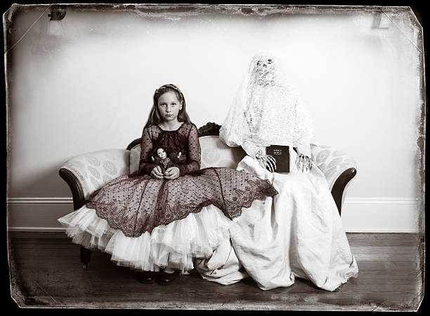 istock Victorian Child And Ghostly Mother 510495815