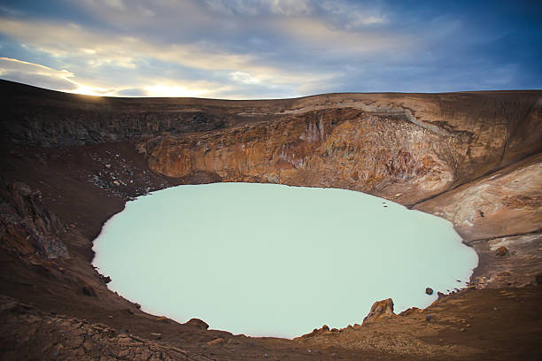 famoso islandês cratera vulcão askja no verão - grímsvötn imagens e fotografias de stock