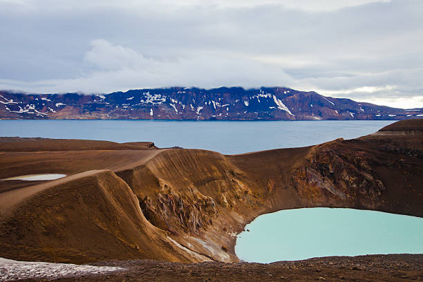 有名なアイスランドの火山クレーターアスキヤ夏 - grímsvötn ストックフォトと画像