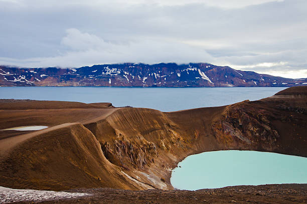 famoso islandês cratera vulcão askja no verão - grímsvötn imagens e fotografias de stock