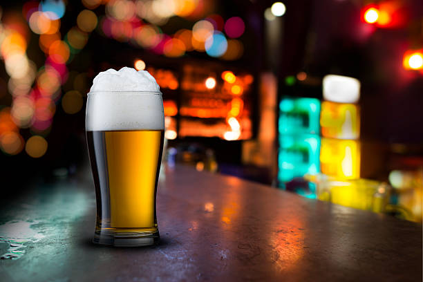 istock Glass of cold beer with bar scene 510534833
