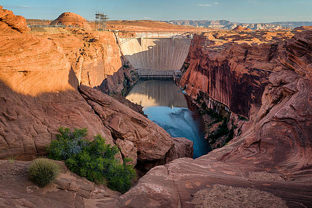 Glen Canyon Dam Glen Canyon dam and Lake Powell in Page, Arizona glen canyon dam stock pictures, royalty-free photos & images