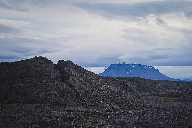 有名なアイスランドの火山クレーターアスキヤ夏 - grímsvötn ストックフォトと画像