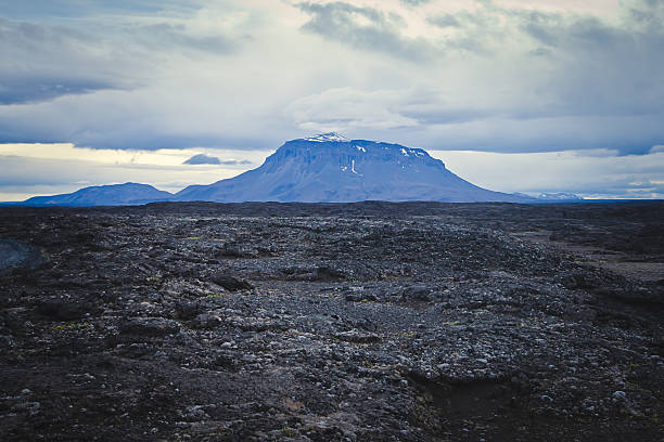 有名なアイスランドの火山クレーターアスキヤ夏 - grímsvötn ストックフォトと画像