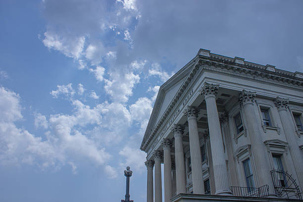 istock Customs House with Large Roman Pillars 510561751