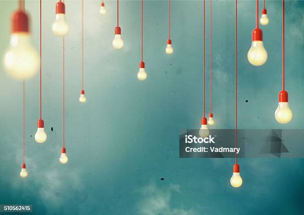 Hängen Stockfoto und mehr Bilder von Glühbirne - Glühbirne, Hängen, Innovation