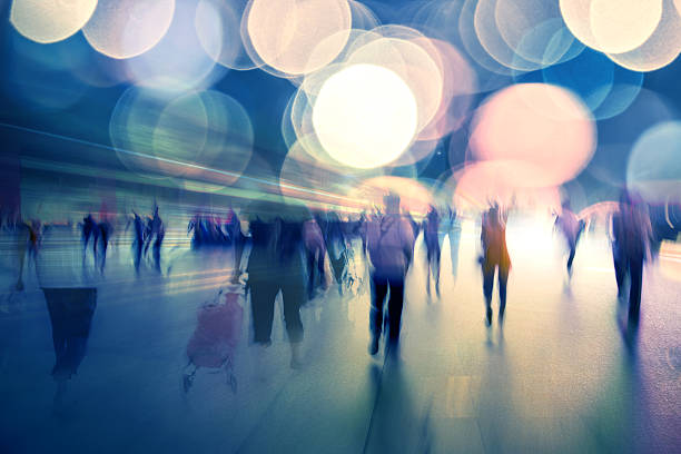 생은 야간에만 현대 도시의 - people motion walking blurred motion 뉴스 사진 이미지