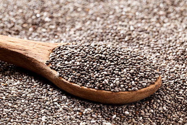 colher de madeira com sementes de chia - chia seed spoon food imagens e fotografias de stock