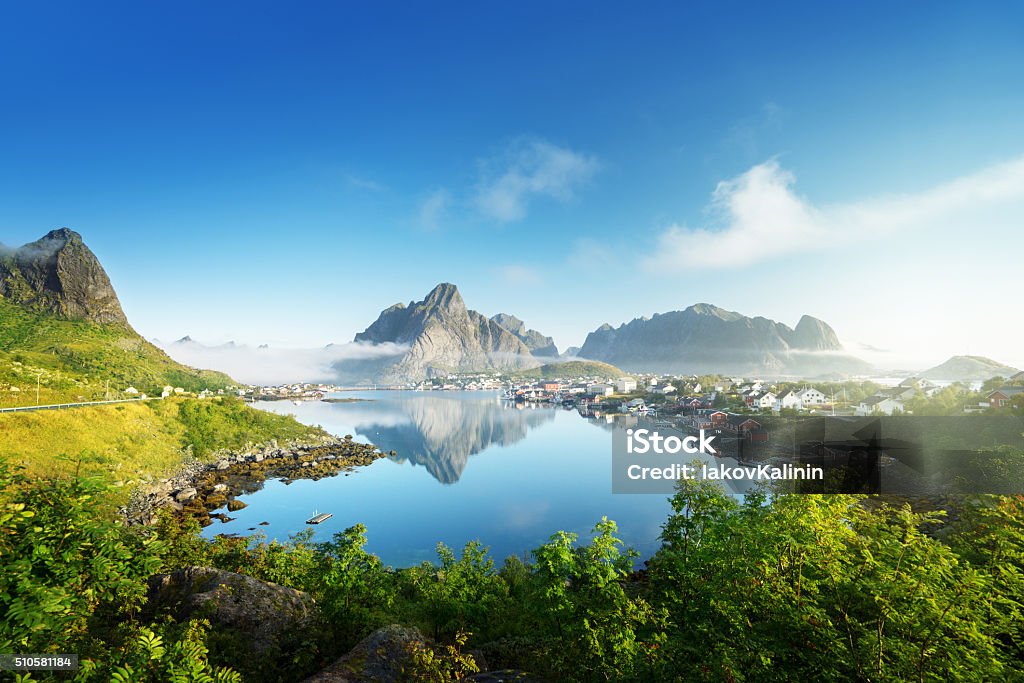 Reine Village, Ilhas Lofoten, Noruega - Foto de stock de Noruega royalty-free