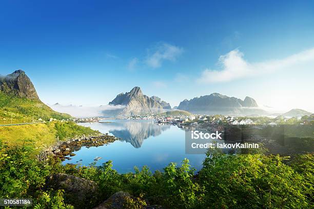 Foto de Reine Village Ilhas Lofoten Noruega e mais fotos de stock de Noruega - Noruega, Fiorde, Lofoten