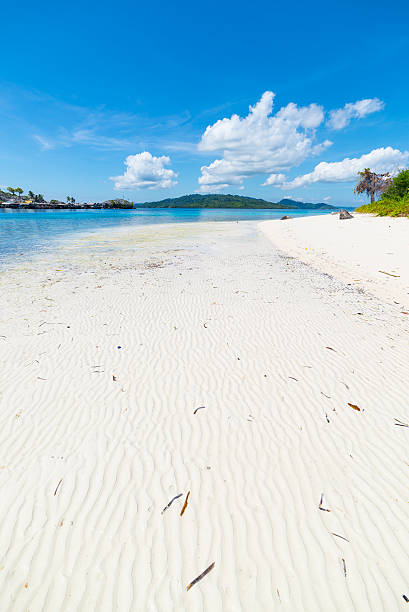 istock White sandy beach and turquoise water in Indonesia 510583346