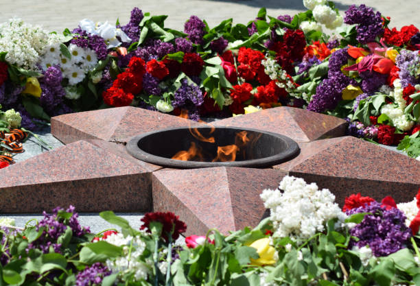 istock Eternal flame with flowers assigned to it 510612712