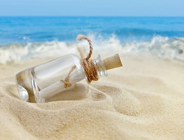istock Letter in a bottle on the beach 510615312