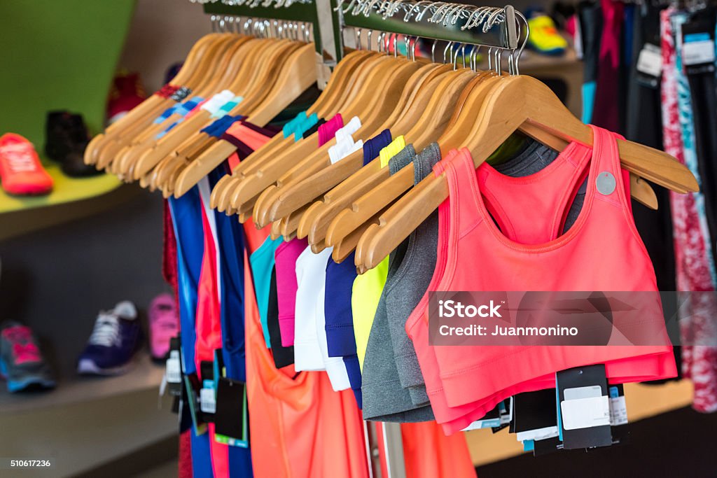 Mujer ropa deportiva informal para la venta - Foto de stock de Ropa de deporte libre de derechos