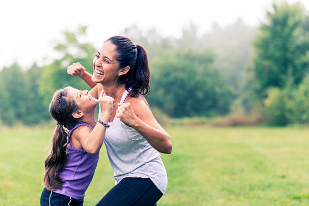 Family fitness Mother and daughter doing exercises outdoors unyielding stock pictures, royalty-free photos & images