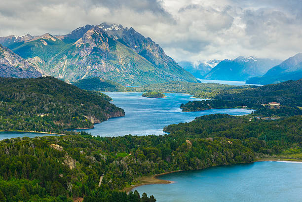 nahuel huapi nationalpark vom cerro perez in bariloche (argentinien - glockenturm stock-fotos und bilder