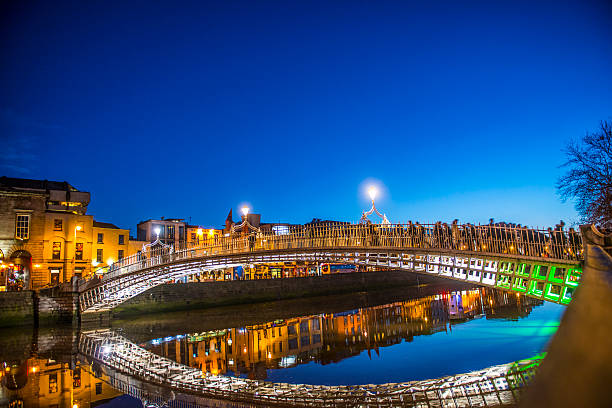 Ha'penny Bridge Dublin Ha'penny Bridge Dublin at dusk over the river Liffey, Dublin, Ireland.  dublin republic of ireland stock pictures, royalty-free photos & images