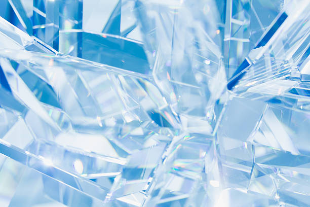 abstrait bleu cristal refractions - crystal refraction glass light photos et images de collection