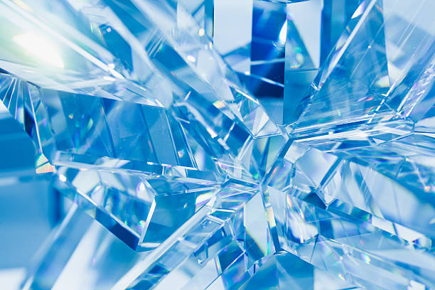 абстрактный синий кристалл преломлений - refraction of light стоковые фото и изображения