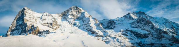 north face del eiger y jungfraujoch nívea montañas alpino - north face eiger mountain fotografías e imágenes de stock