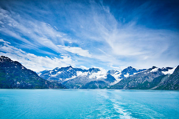 glacier бухта в горы, аляска, сша - arctic sea стоковые фото и изображения