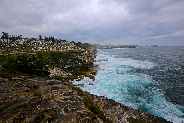 istock Coogee to Bondi Clifftop Walk 510675090