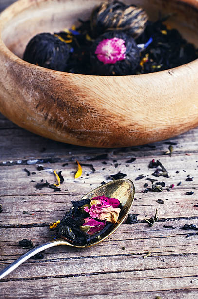 istock Varieties of loose leaf tea 510681918