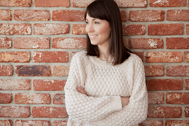 istock Beautiful women leaned on wall 510700136