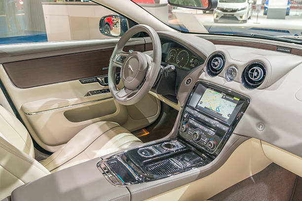 jaguar xj luxury saloon car interior - control room stockfoto's en -beelden