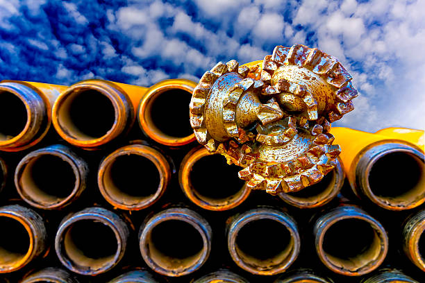 plataforma petrolífera de furadeira com tubo de perfuração - exploration industry oil industry drill bit - fotografias e filmes do acervo