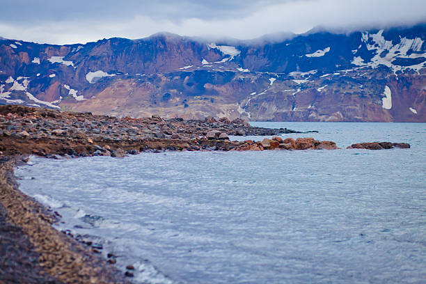 famoso islandês cratera vulcão askja no verão - grímsvötn imagens e fotografias de stock