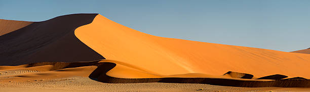 世界最大の砂丘 sossusvlei で、アフリカ、ナミビアます。 - landscape panoramic kalahari desert namibia ストックフォトと画像