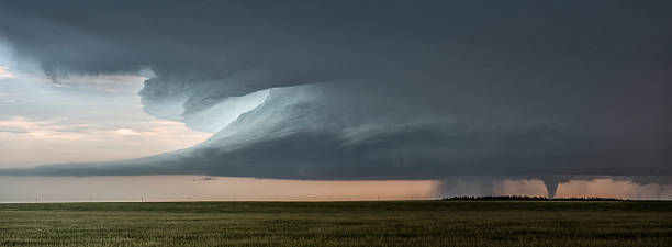 istock Supercell Thunderstorm on the Great Plains, Tornado Alley, USA 510723645