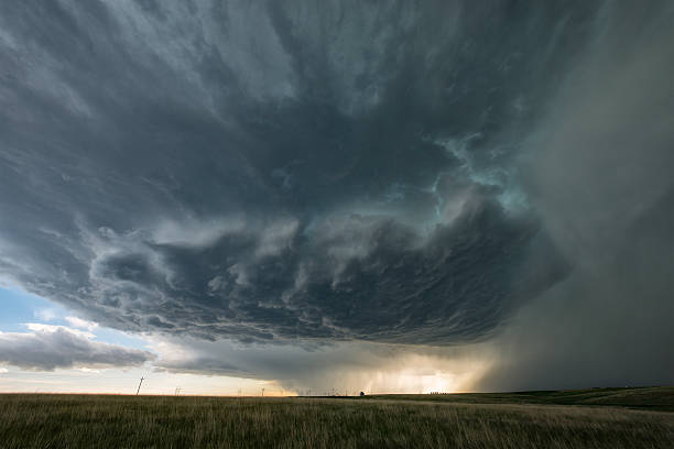 supercelda tormenta sobre las grandes planicies, tornado alley, ee.uu. - mammatus cloud fotografías e imágenes de stock