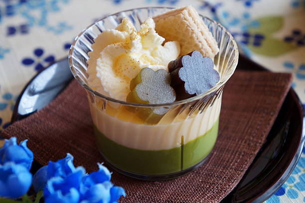 sobremesa com chá verde japonês mousse de - 華やか - fotografias e filmes do acervo