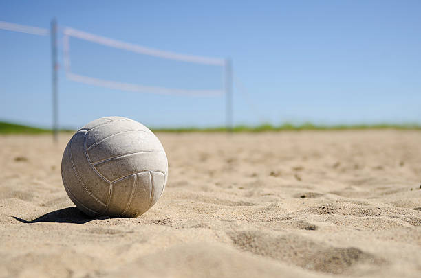 volleyball im sand - strand volleyball stock-fotos und bilder