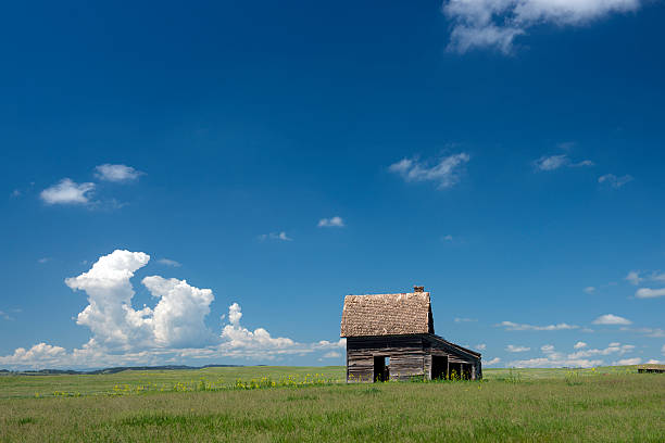 istock little barn on the Prarie, Oklahoma USA 510768213