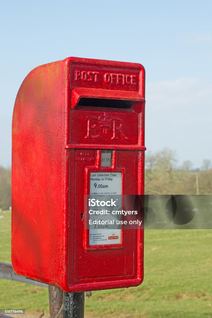 田舎イギリスで赤い 郵便ポスト - ロイヤルメールのストックフォトや画像を多数ご用意 - ロイヤルメール, イギリス, コミュニケーション