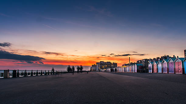 wunderschöner sonnenuntergang in brighton, gb - hove stock-fotos und bilder