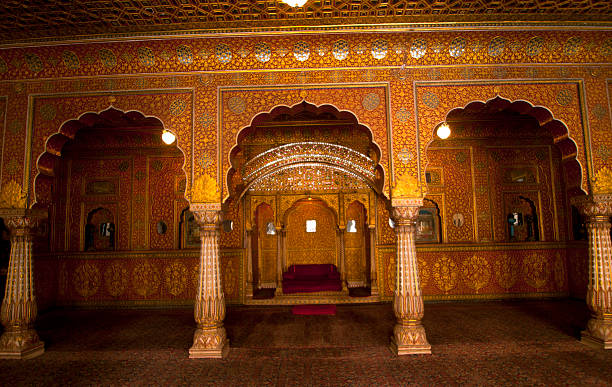 innenansicht des palace junagarh fort, bikaner, rajasthan, indien - india palace indian culture indoors stock-fotos und bilder