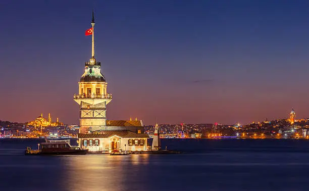 Maiden's Tower at the night.